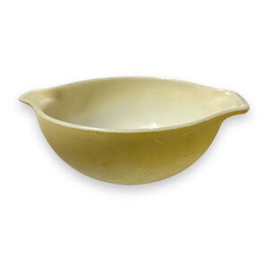 Vintage Pyrex Yellow Cinderella Bowl 2 1/2 quart 443 Frosty Matte Spout Handles